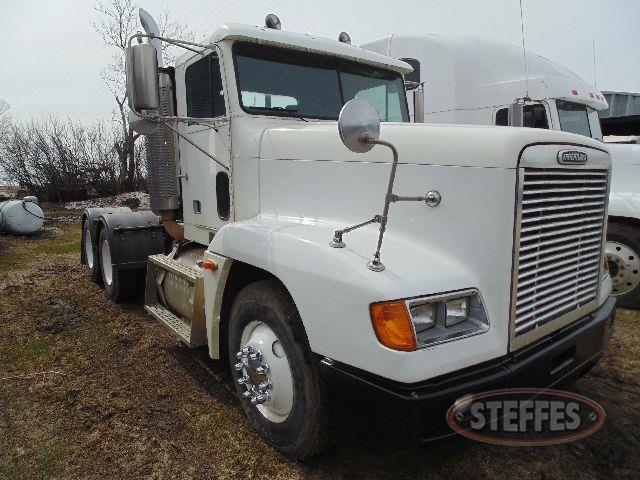 2000 Freightliner FLD120_1.jpg